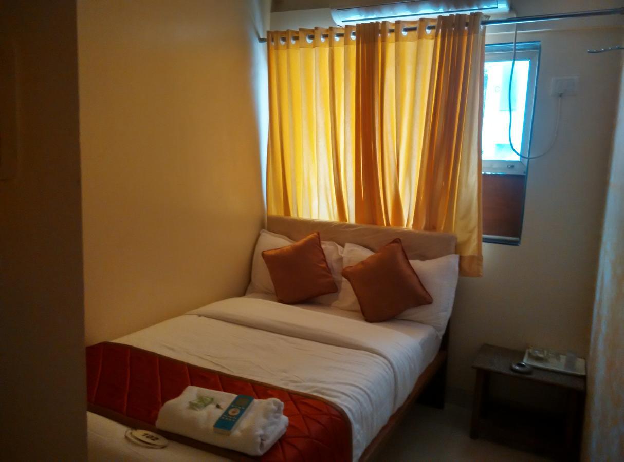 Hotel Silver Castle Мумбаи Экстерьер фото