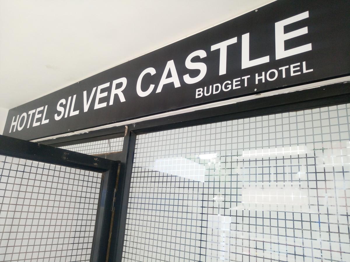 Hotel Silver Castle Мумбаи Экстерьер фото